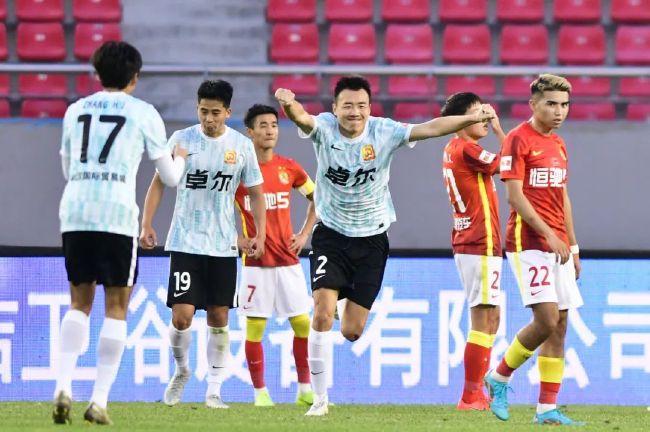 奥利斯主罚点球命中！